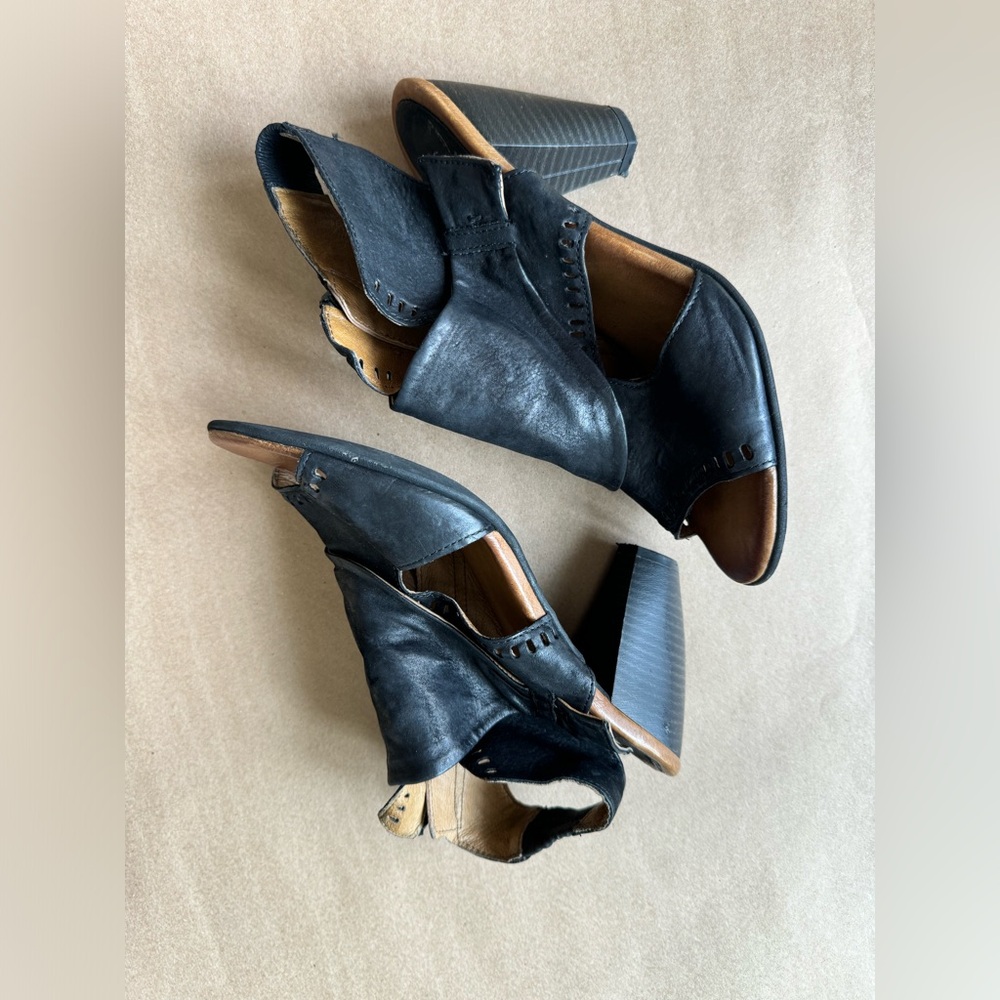 Black Leather Women's Heeled Sandals